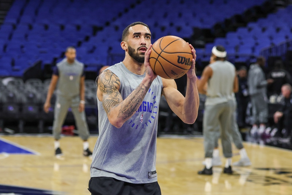 直播吧：前NBA球员特雷弗林-奎因已经与广东完成签约